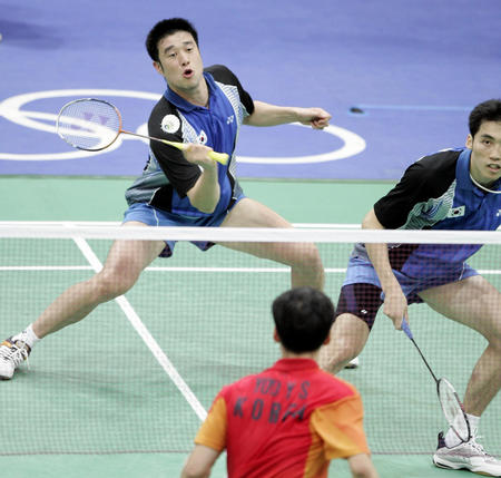 世体：约一千名黄潜球迷远征伯纳乌，创下俱乐部历史最高纪录